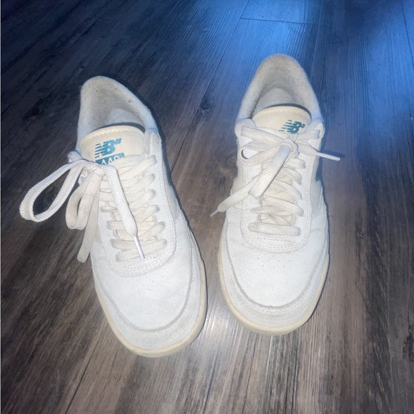 Women’s new balance off-white and green 8.5W&8M - Picture 2 of 6